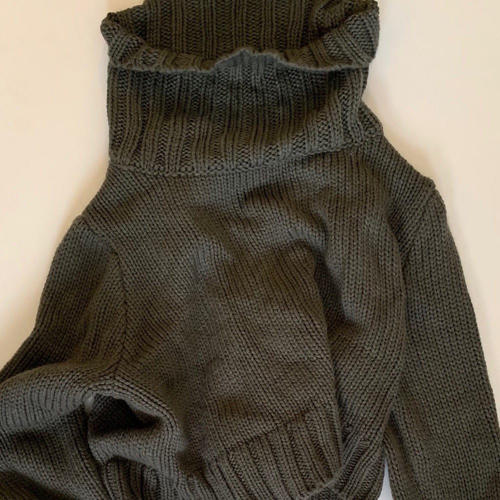 Gray turtleneck crop top